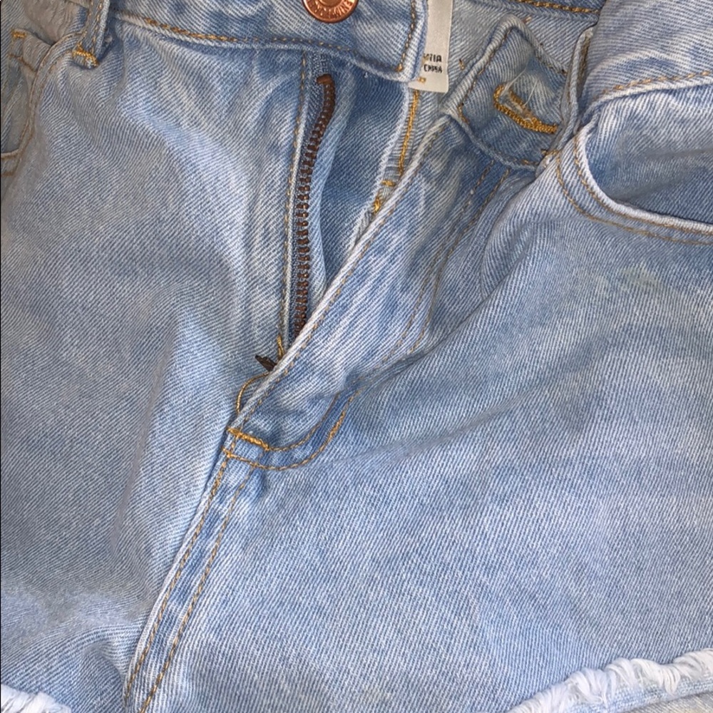 Light wash Denim Jean Frayed Shorts - Picture 5 of 6